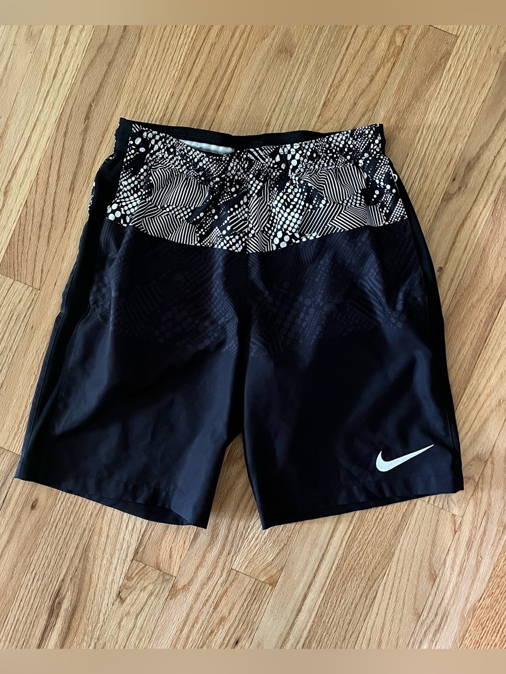 Nike Dri-FIT Boys S
Dry Squad Woven
Football/Soccer Shorts Monochrome Patterned